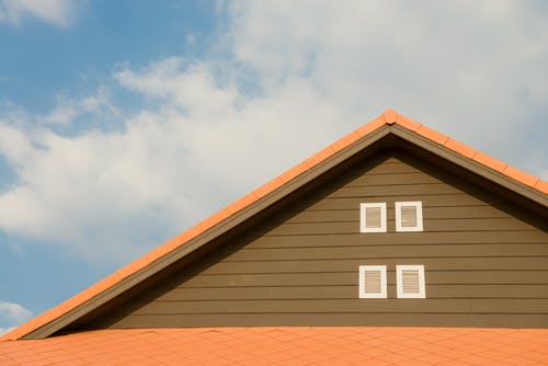 What are the Possible Reasons for a Leaking Roof?